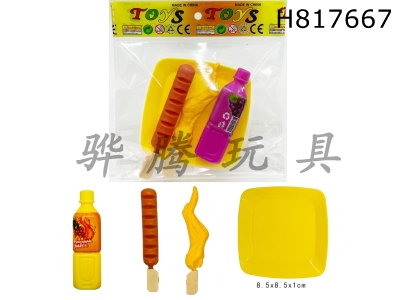 H817667 - Plate containing 4 pieces of ham, chicken wings, and juice